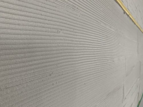 DIYでリビングの壁をストーンタイル（石壁）でリメイク！エコカラット同等の漆喰タイルを貼って見ました。ダウンライトが決め手！