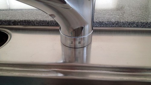 キッチン用シングルレバー混合水栓の蛇腹ホース部分から水漏れしたので交換しました（DIY）